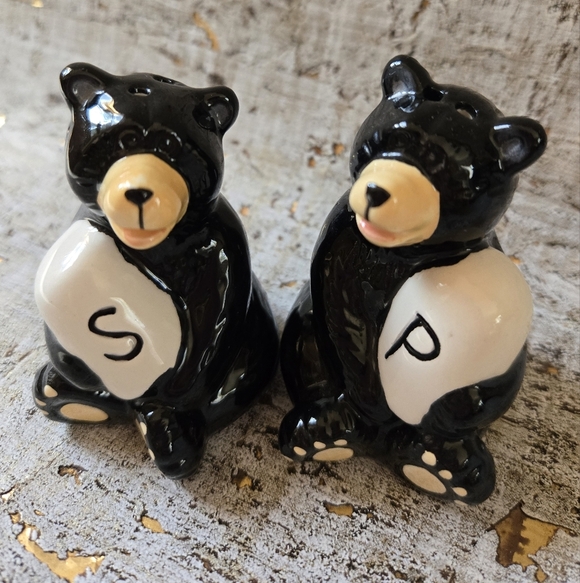 Bear Salt And Pepper Shaker Set - Picture 2 of 9